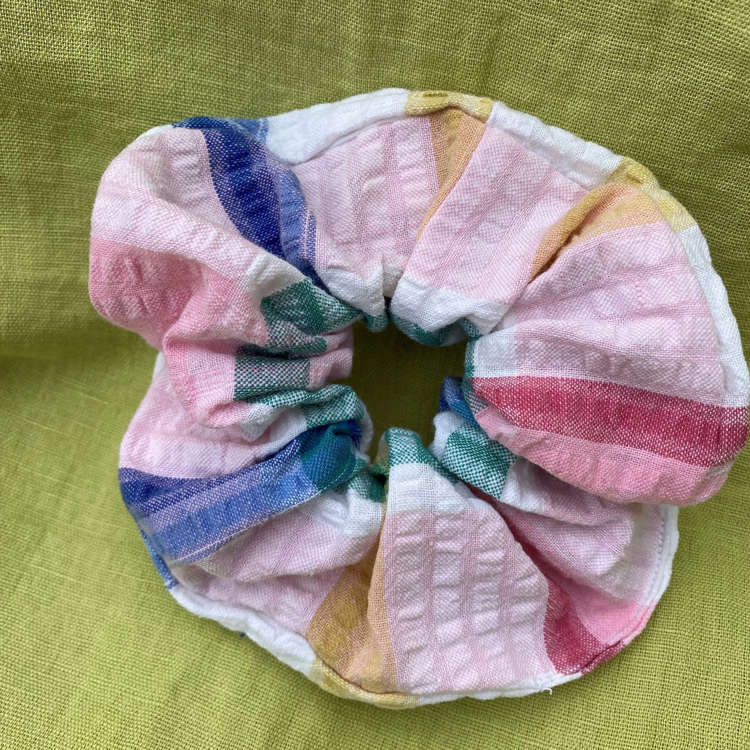 pink checked seersucker table cloth scrunchie.jpeg