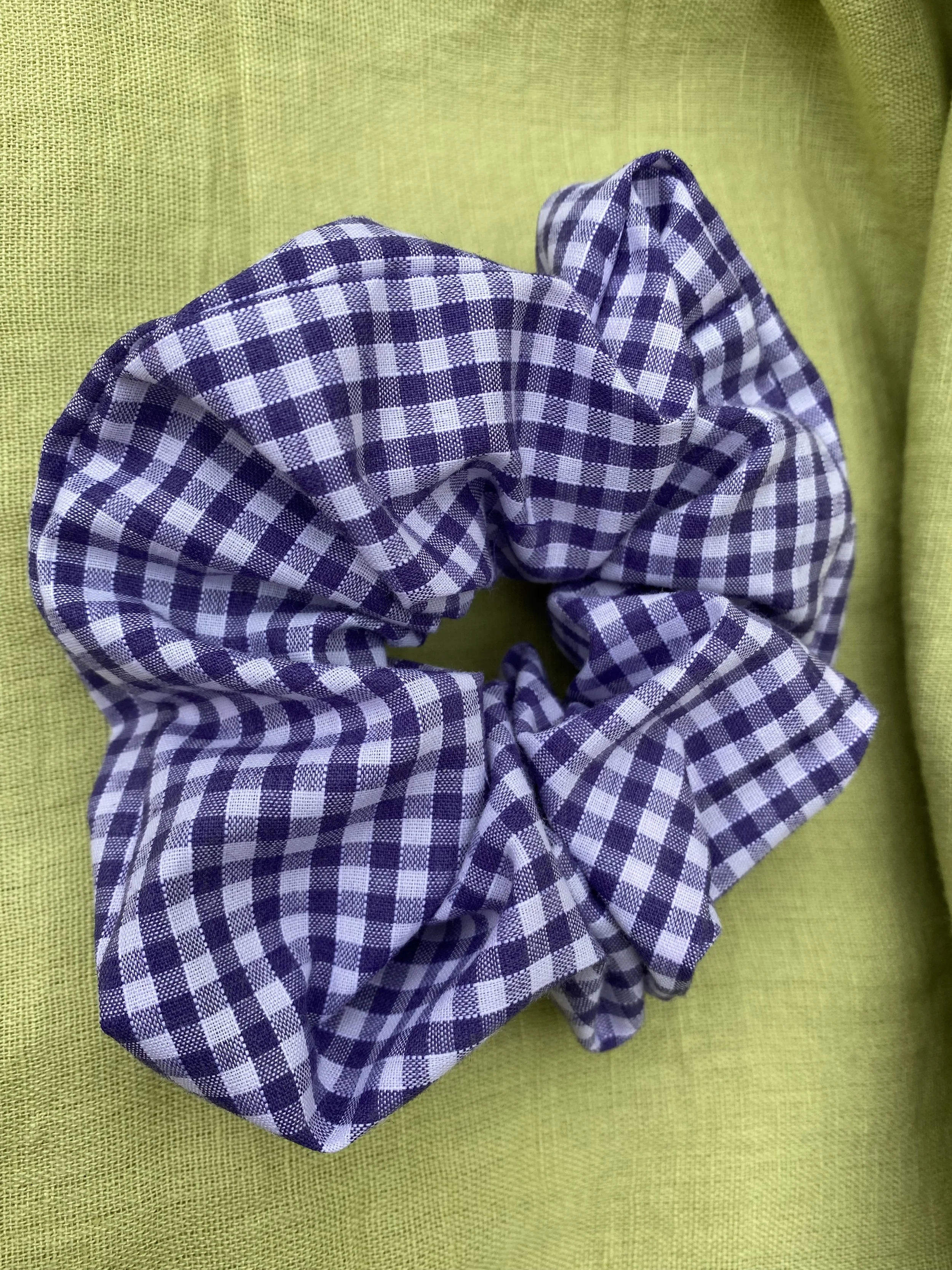 purple gingham scrunchie.jpeg