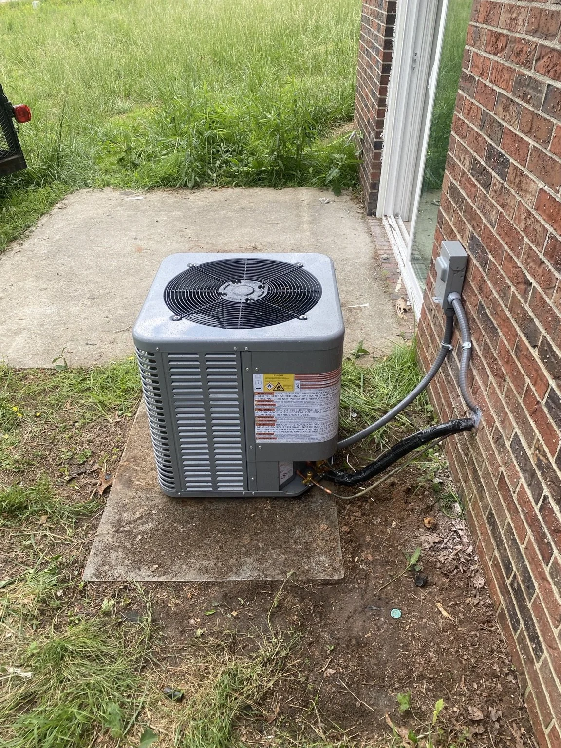 Outdoor air-conditioning installation at a home.