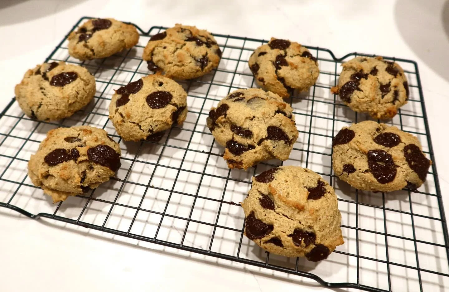 almond flour chocolate chip cookies 🤍
soft centers, melty chocolate, and simple ingredients

made with almond flour for healthy fats + protein
naturally gluten-free and made to feel good ✨

your favorite cookie&hellip; just a little more intentional