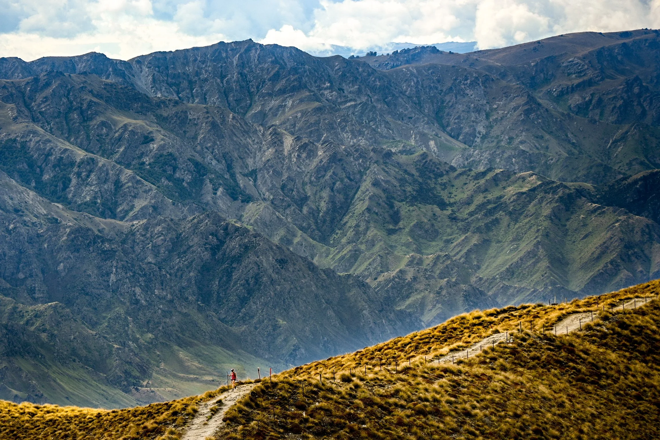 Caley Van Cleave, contemporary landscape painter, hiking a ridge line in New Zealand's south island. Photo credit to Kevin Ingham.