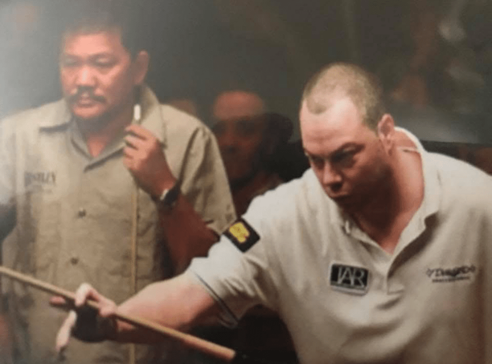 Scott Frost at the table with Efren Reyes looking on