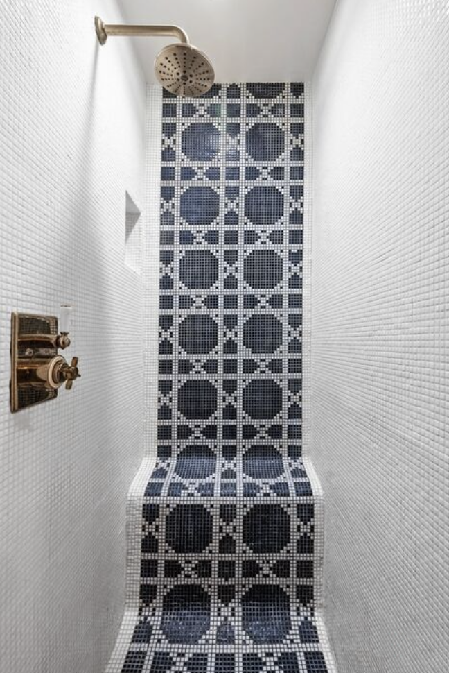 Fareholm narrow shower .png