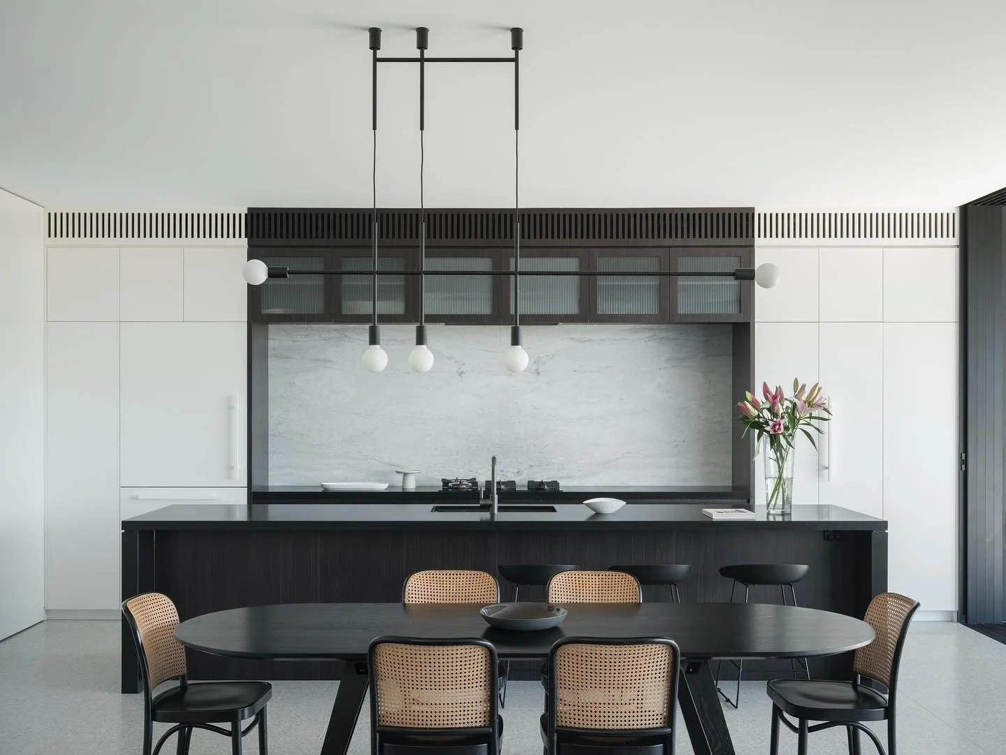 Kingsford Build - 
Builder - @wynnbuild 
Architecture - @madeleineblanchfieldarchitects 
Interiors - @periwinkle_interiors 
Photography - @tfadtomferguson