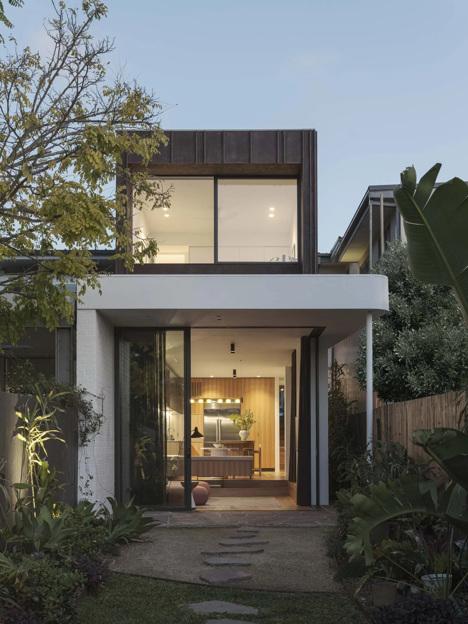 Contemporary custom home built by Wynn Build featuring modern architecture and indoor-outdoor living.