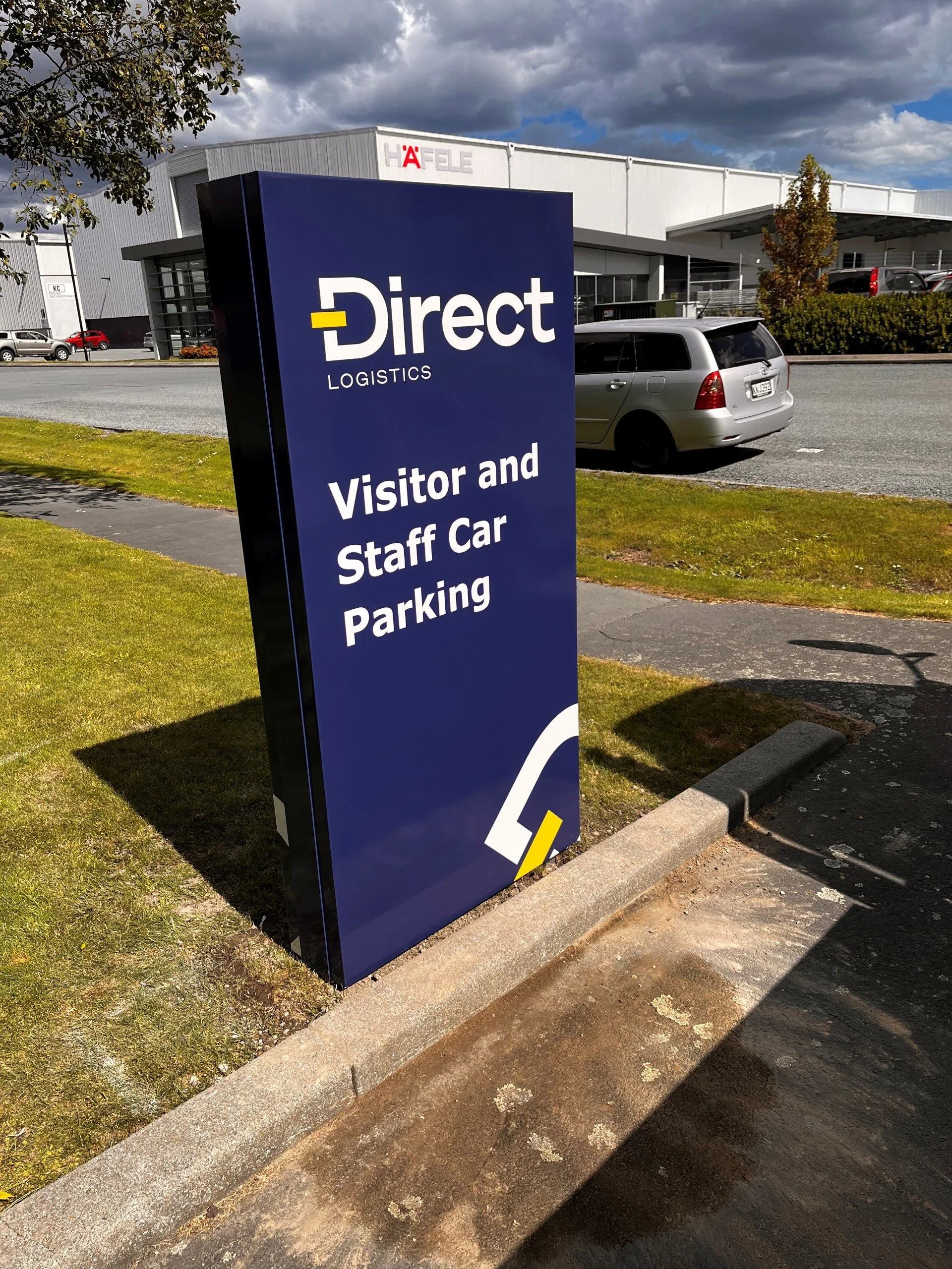 Direct Logistics entry sign