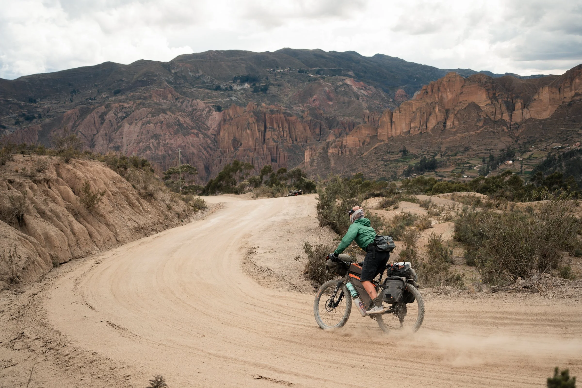 Descending in dust to Palca