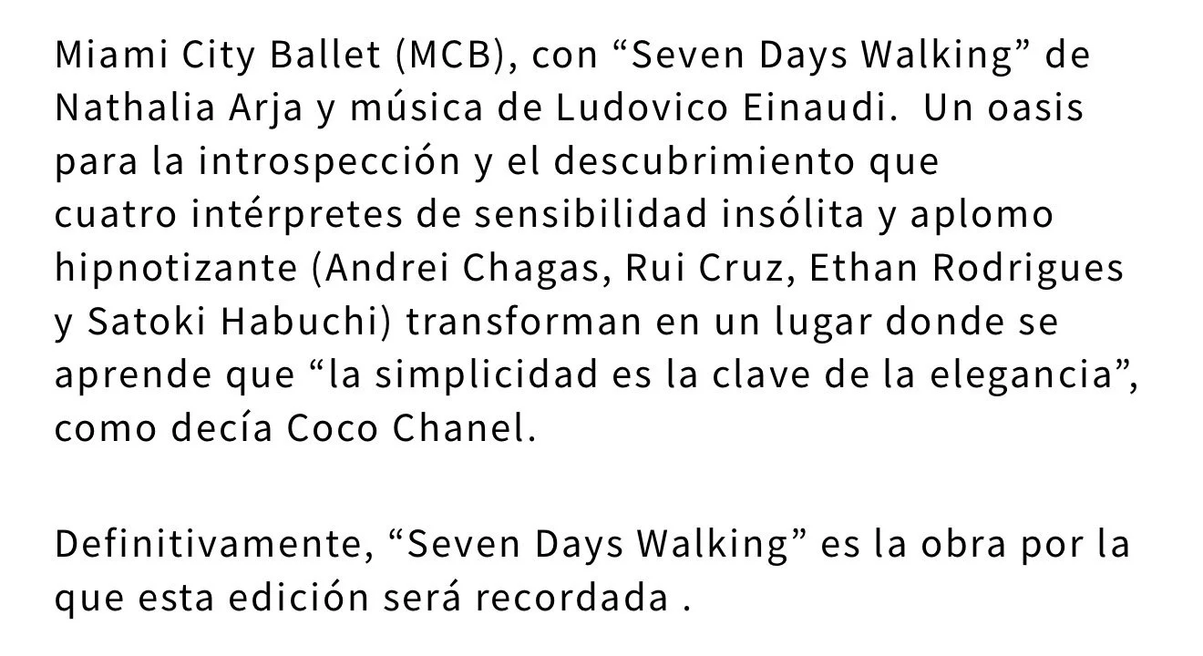 This image contains a block of text in Spanish detailing the Miami City Ballet's 'Seven Days Walking' dance performance featuring Nathalia Arja and music by Ludovico Einaudi, involving four sensitivity interpreters and the concept of simplicity and elegance as inspired by Coco Chanel.