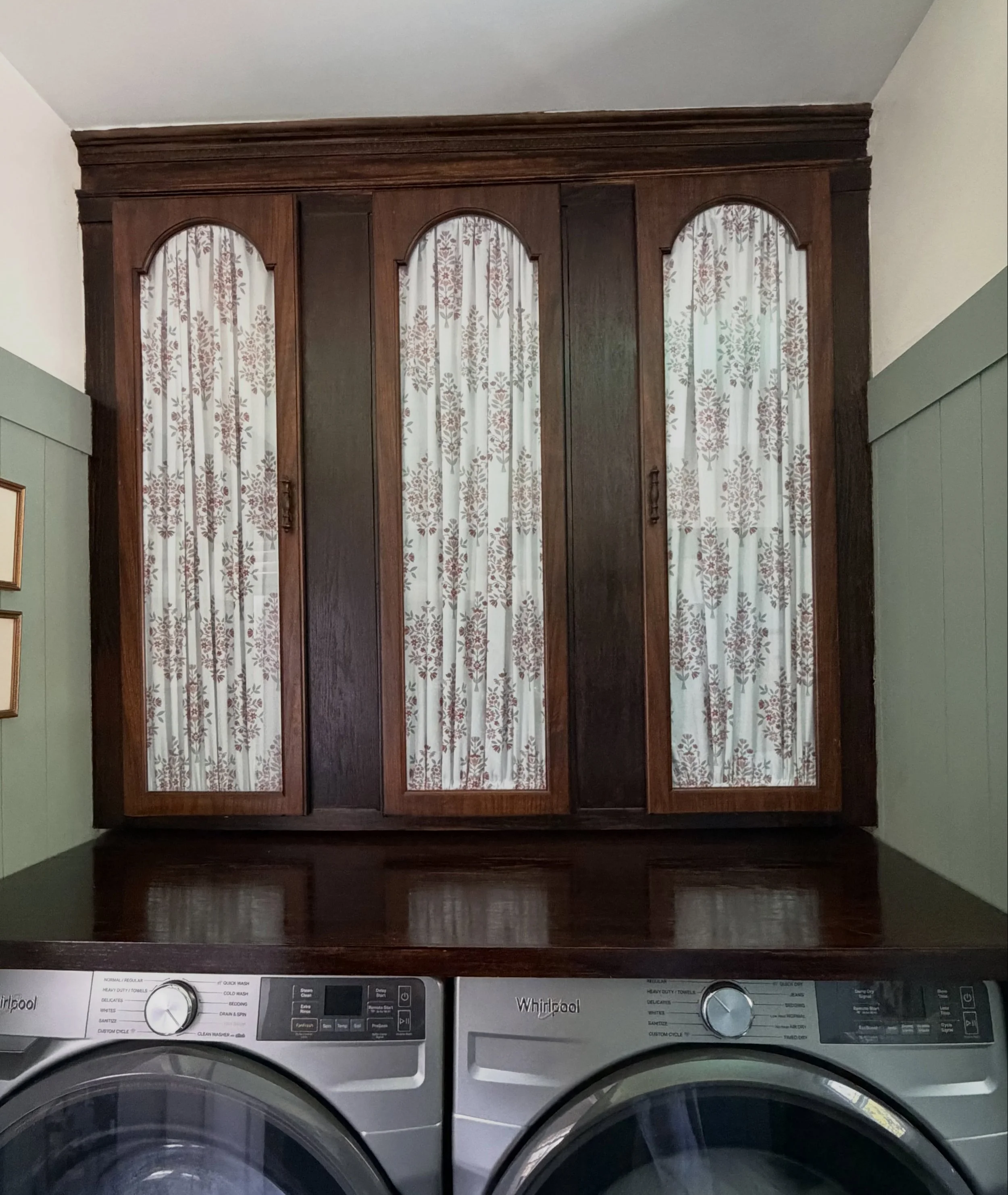 ✨ unfiltered ✨ 
🧺 updated spaces make my heart burst.  Taking vintage curio doors and giving them new life. 

🥰🥰🥰