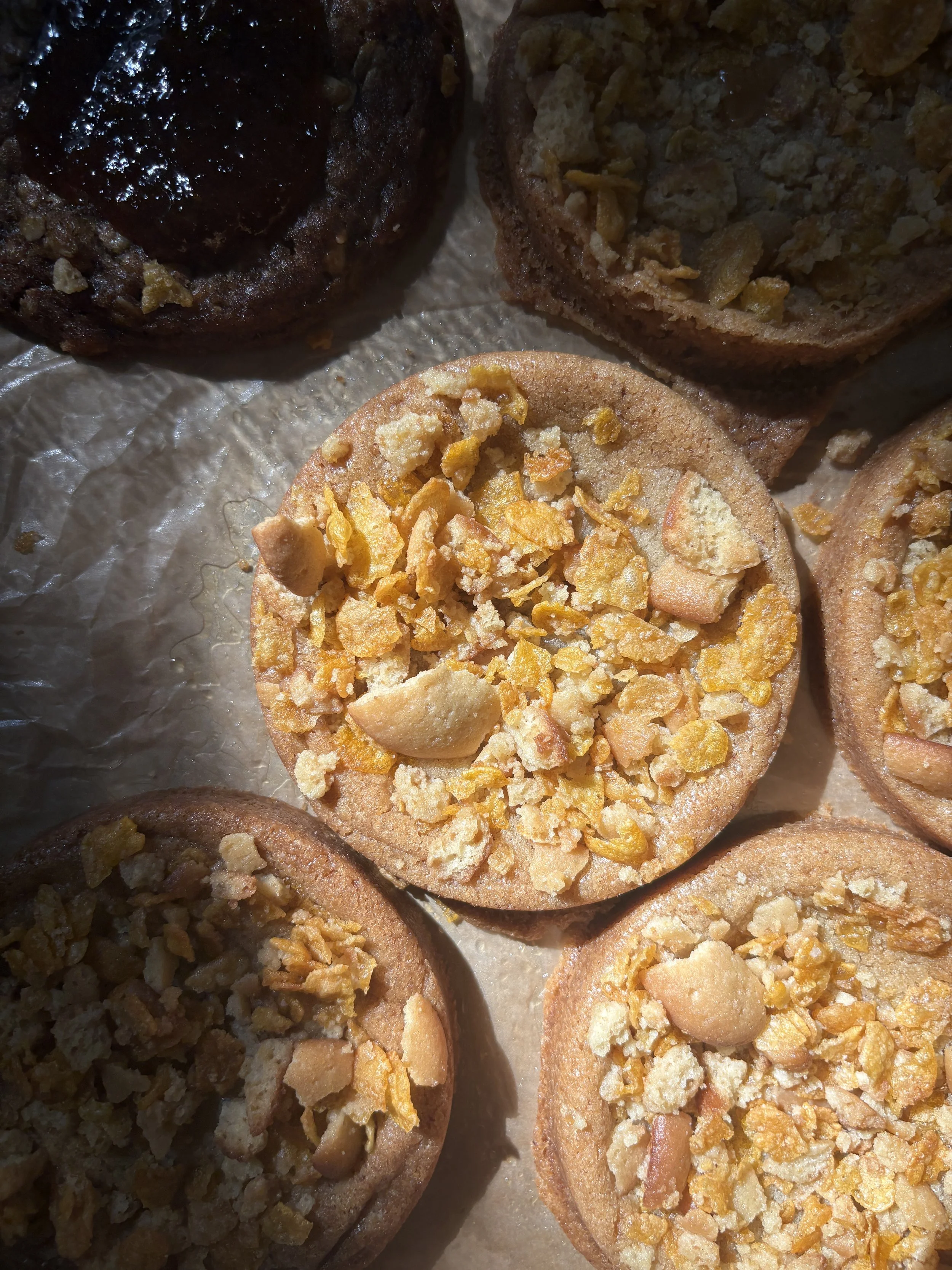 Pudding de Confleis

Banana Pudding cookie with vanilla wafer/con flake crumble and a gooey caramel center

Best Seller 