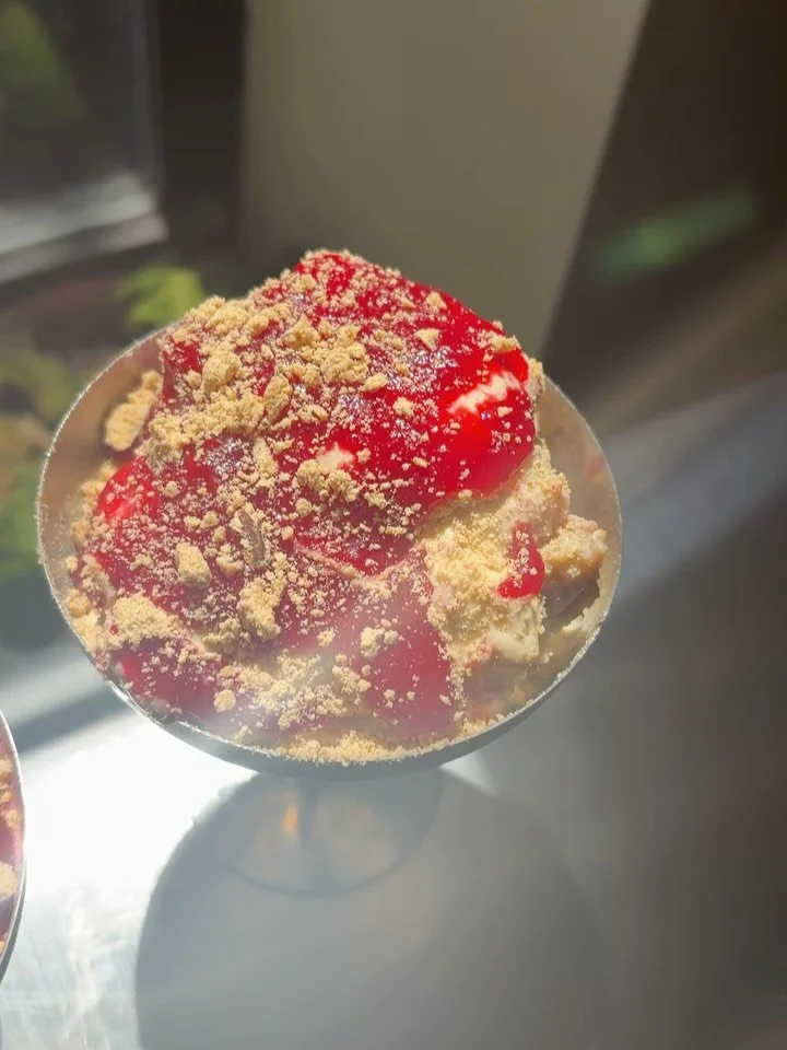 BESO DEL NORTE ICE CREAM🥰

My scandalous little take on Beso de Angel because ya boi is not about to eat ambrosia salad as an ice cream 🤣 

So what I came up with is my own little version with raspberries, almond cookies, and homemade mazap&aacute;