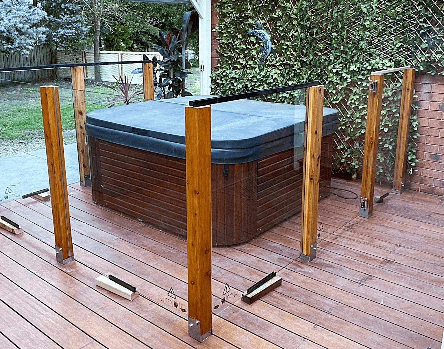 Glass safety fence installed around spa, Eltham