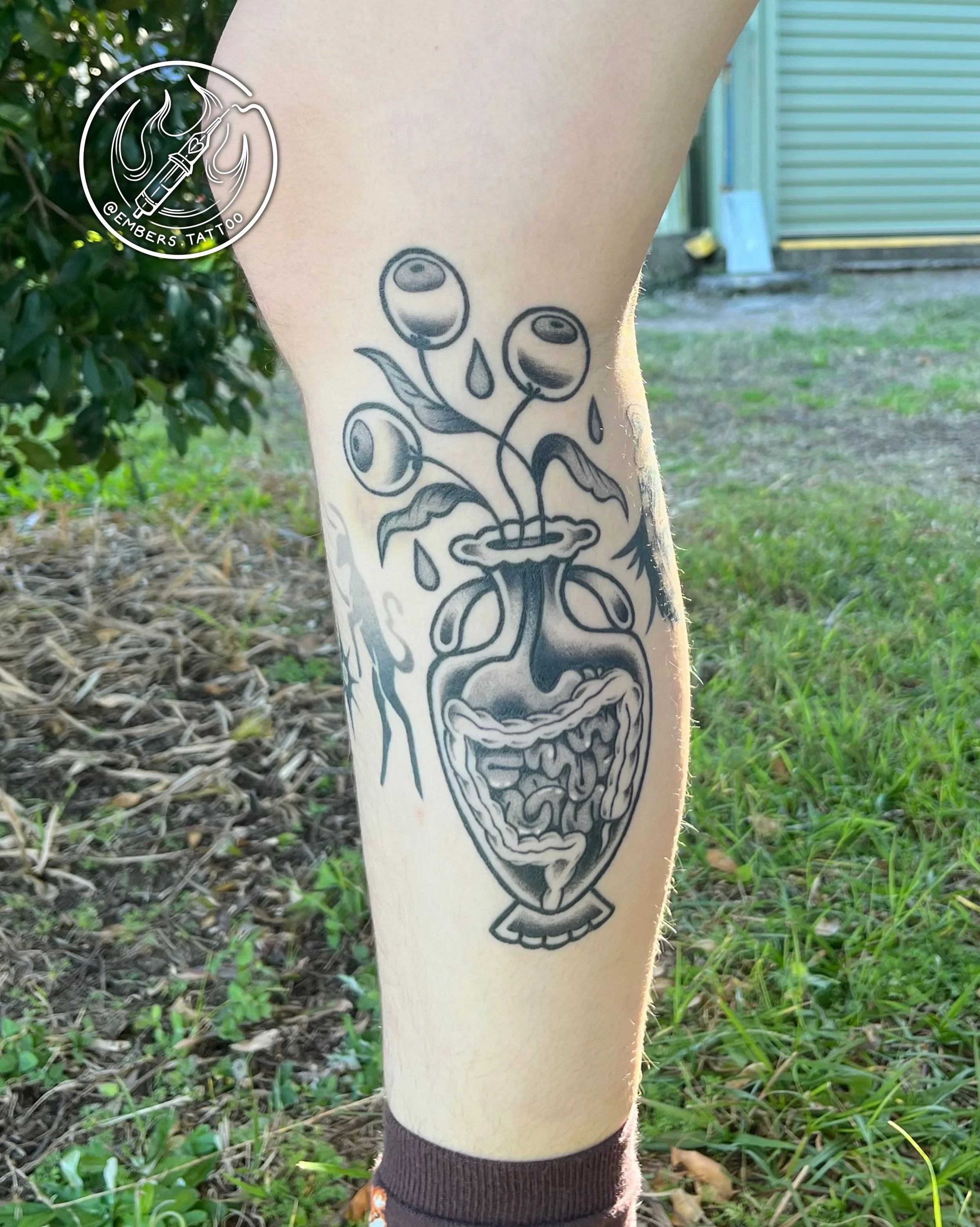 HEALED VS FRESH
This design was originally a flash piece in a different style and my bestie asked if I could trad it up for her!