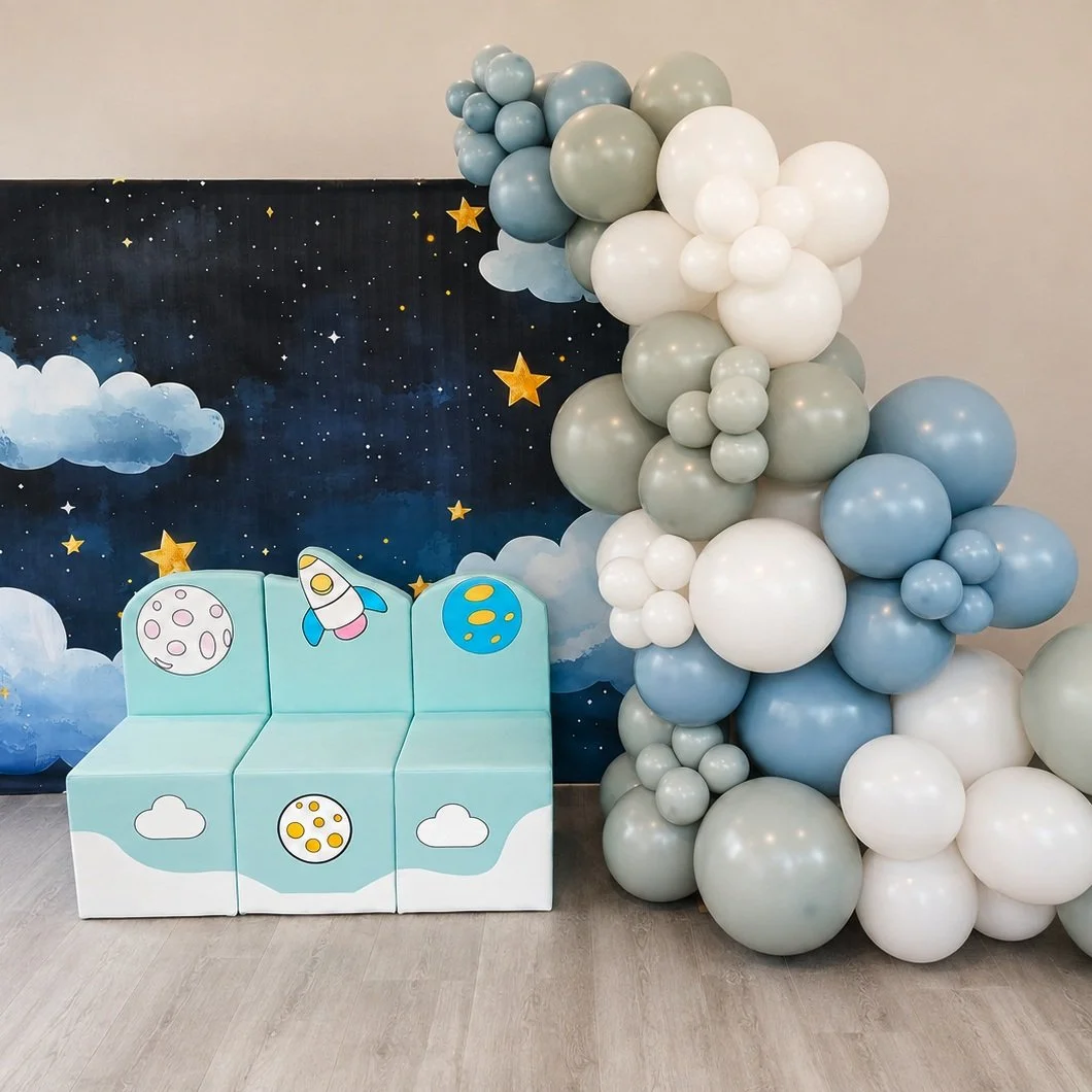 Star light backdrop with balloon garland