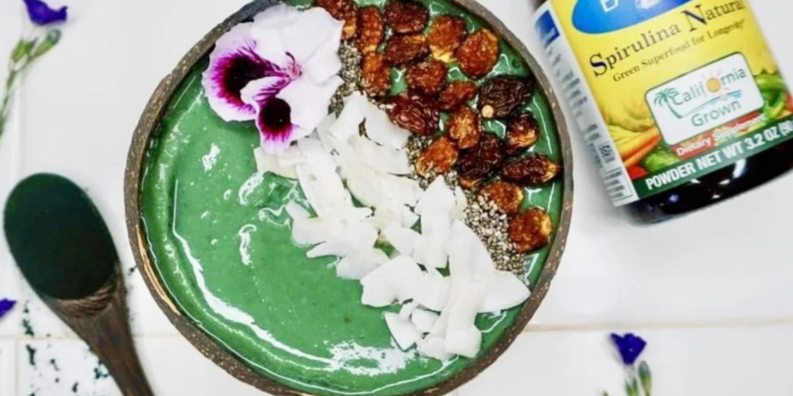 Date Coconut Spirulina Smoothie