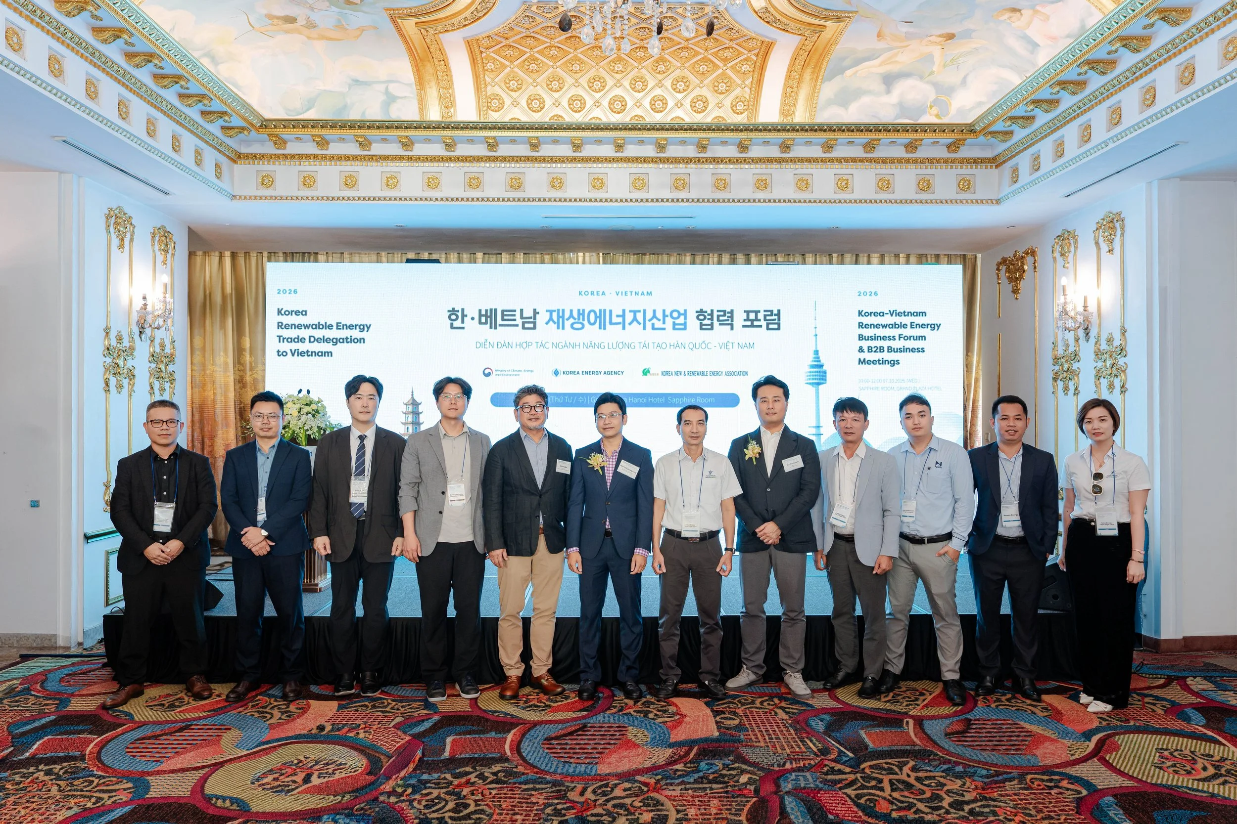 Group Photo 2.jpg