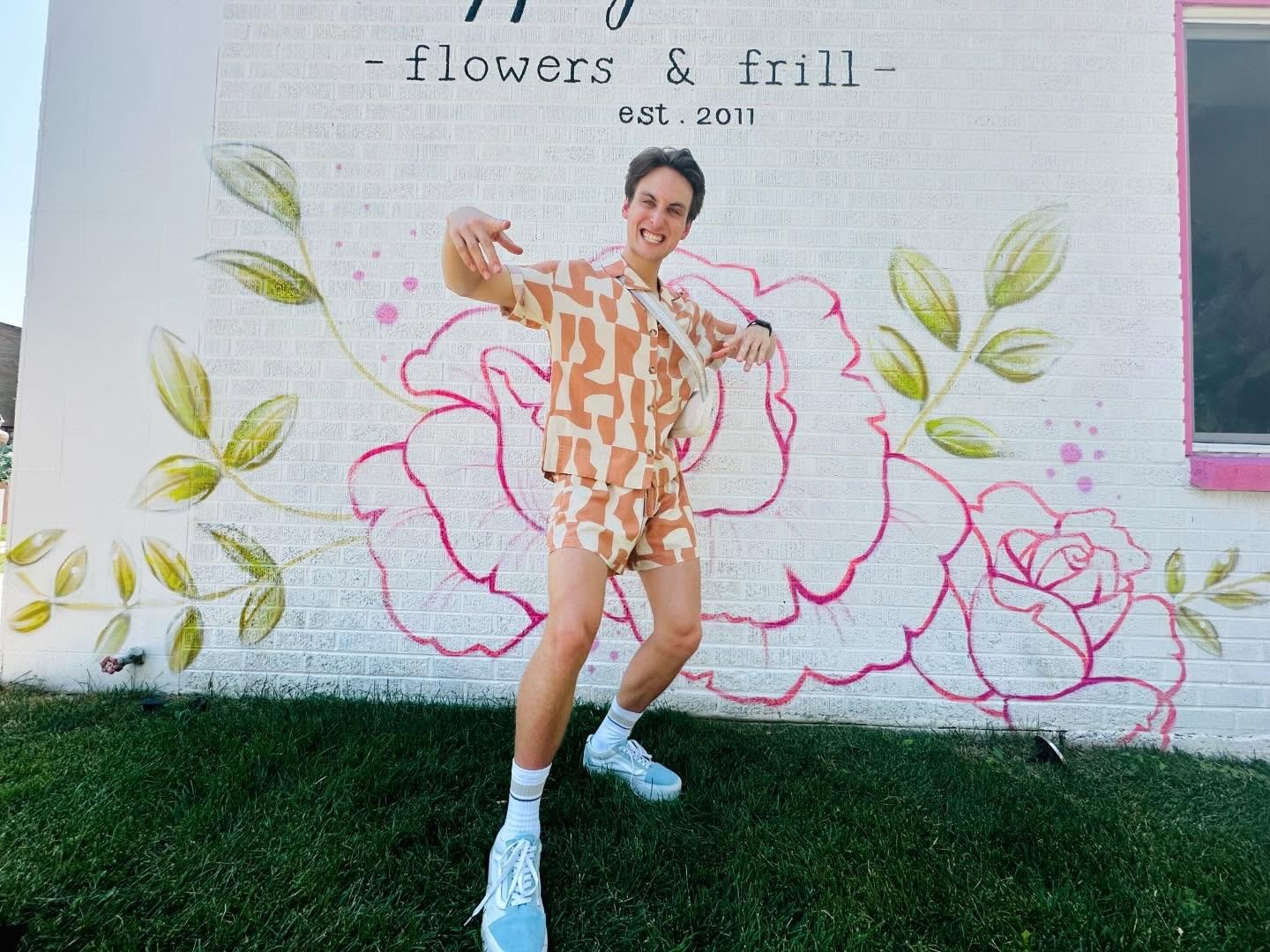 flowers &amp; frills 🌻
.
.
😙 had to repost from my story 📸: @radical.phantasm
