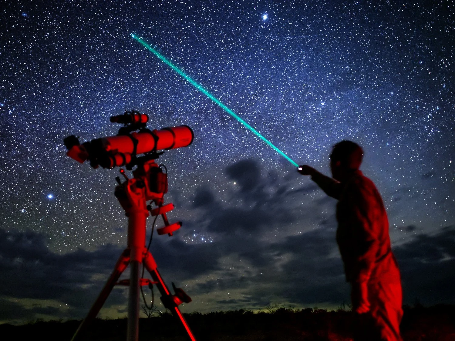 Stargazing tour with telescope and laser