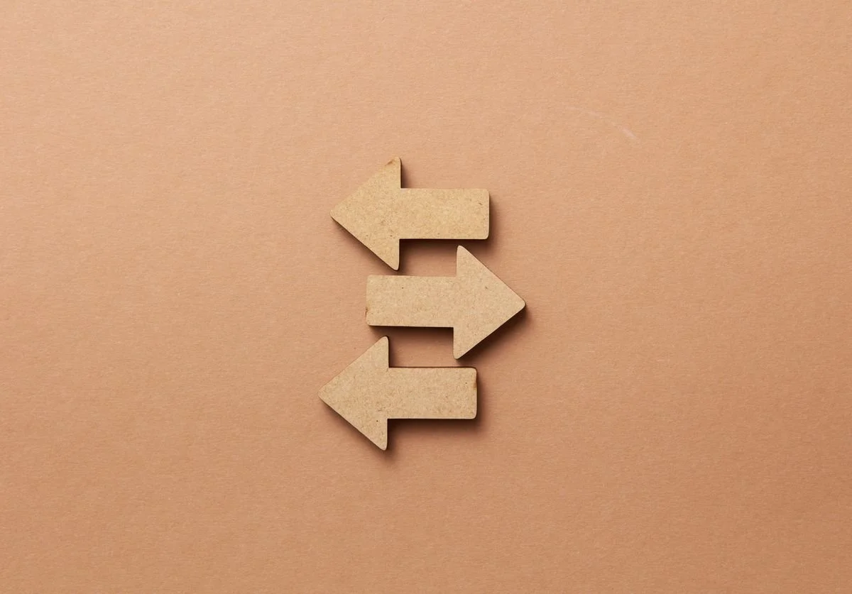arrows-pointing-left-right-left.jpg