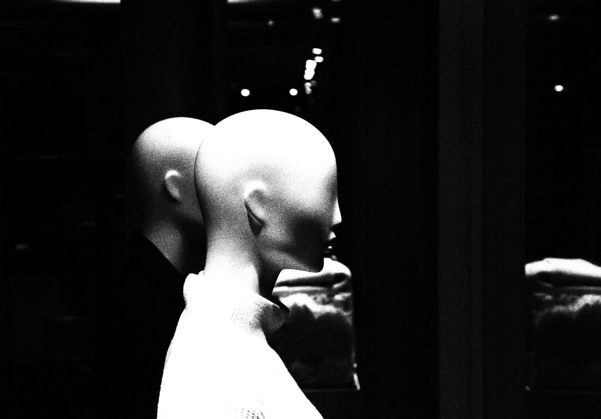 black-and-white-manican-heads.jpg