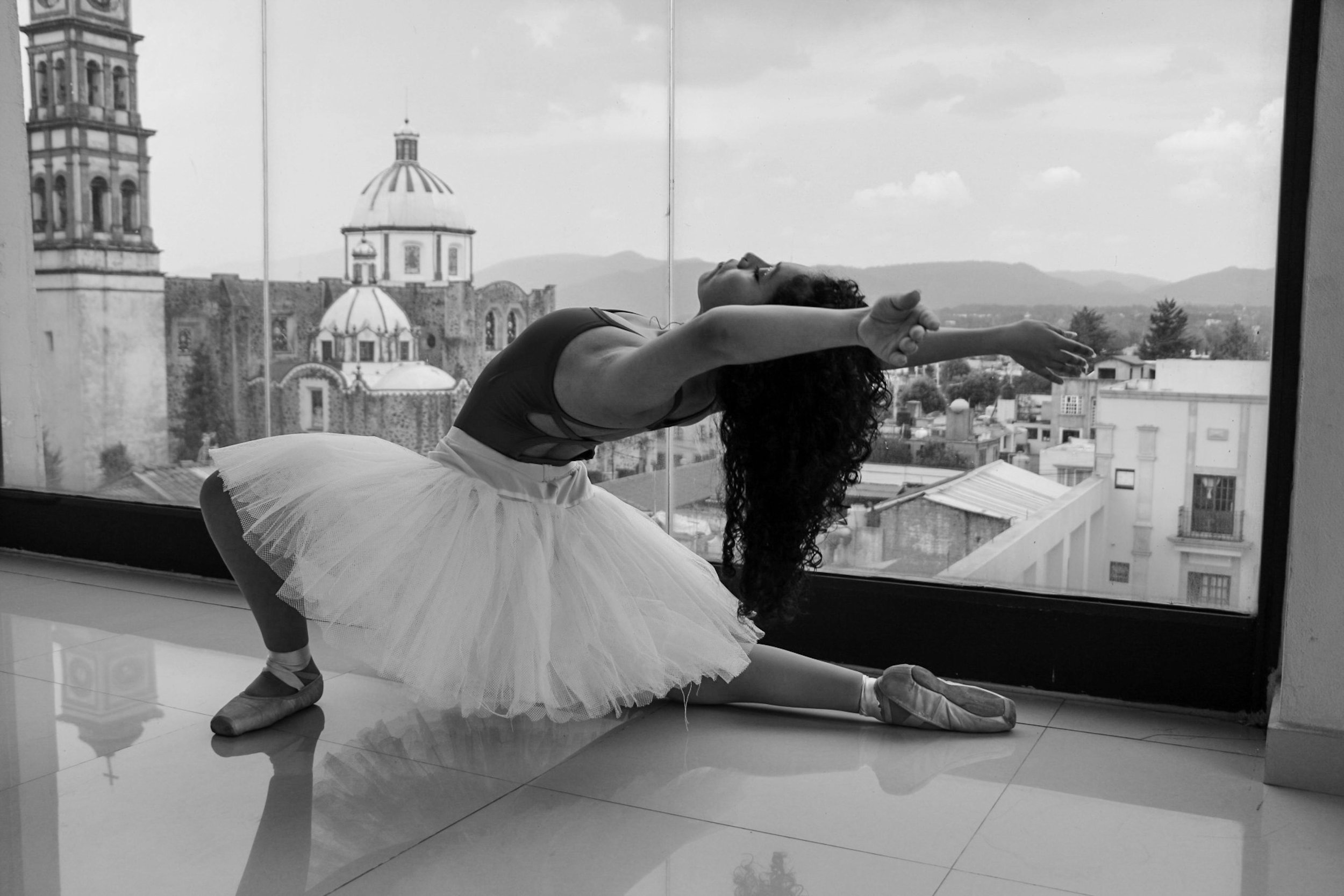 lady-doing-ballet-to show-alignment.jpg
