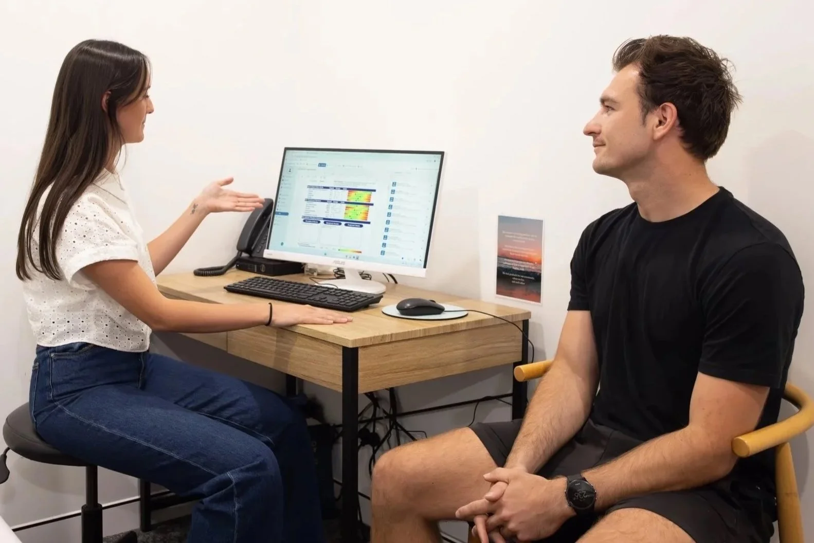 Online integrative health consultation discussing functional pathology and personalised functional testing.