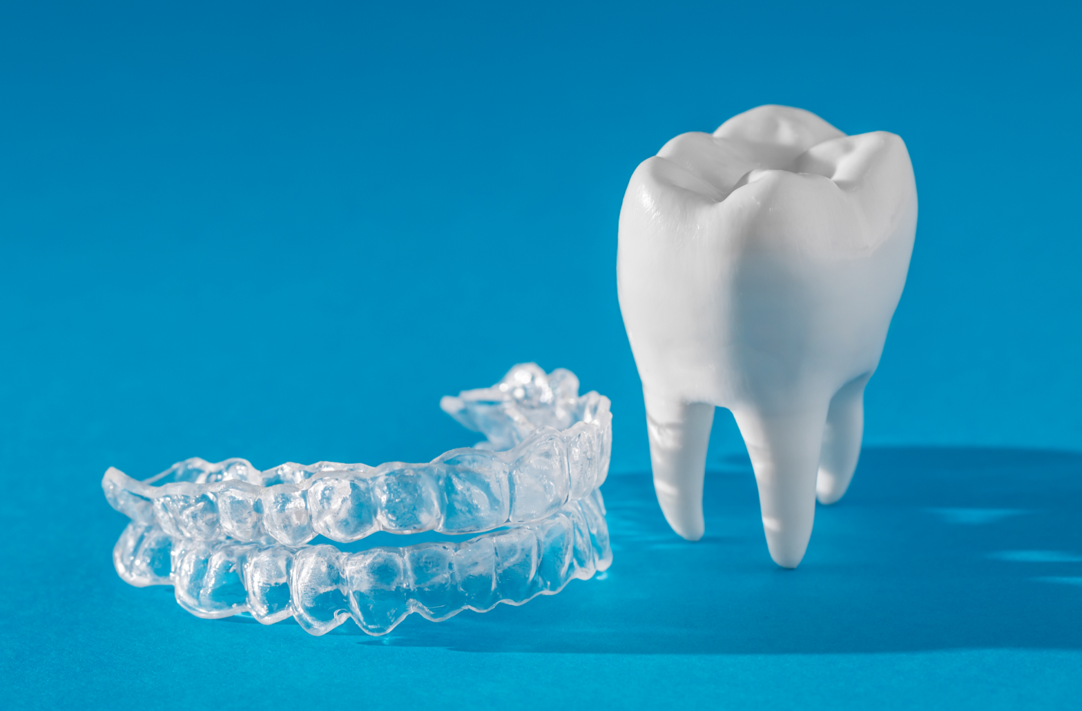 Nearly invisible clear aligners for teeth straightening
