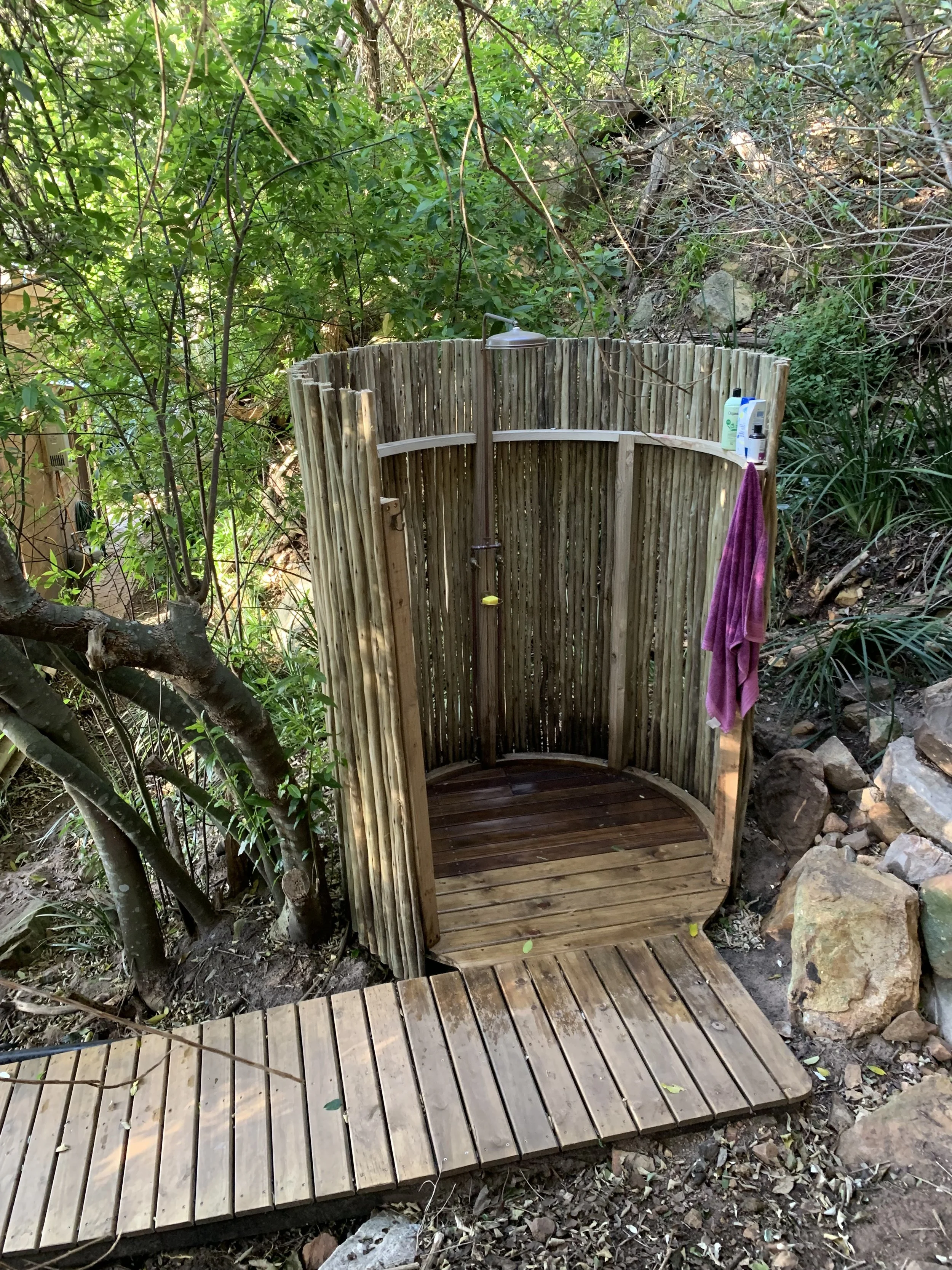 Outside shower at teh Hideaway