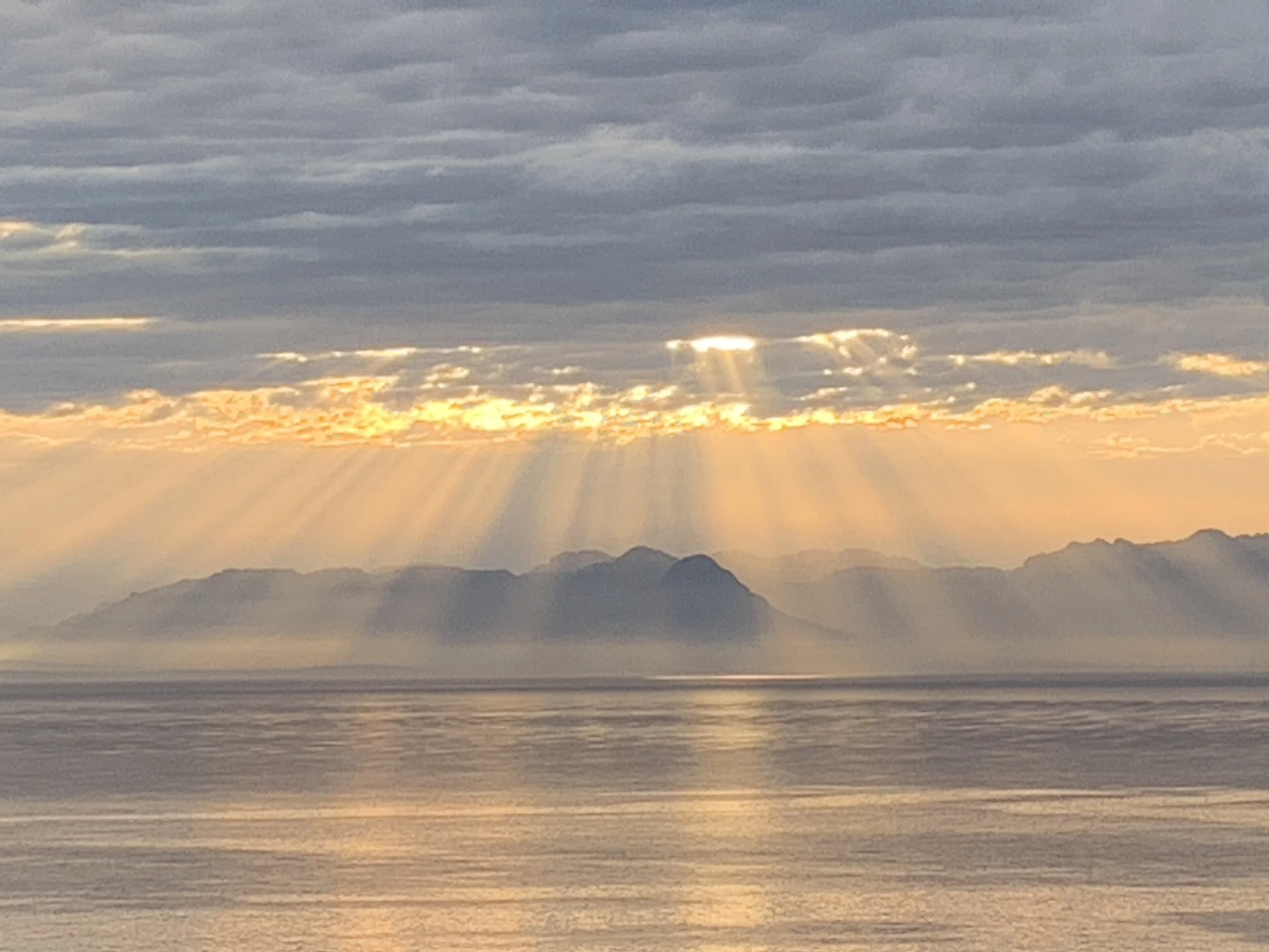 Morning View: Sun Rays with Sea, Mist, Cloud, Mountain