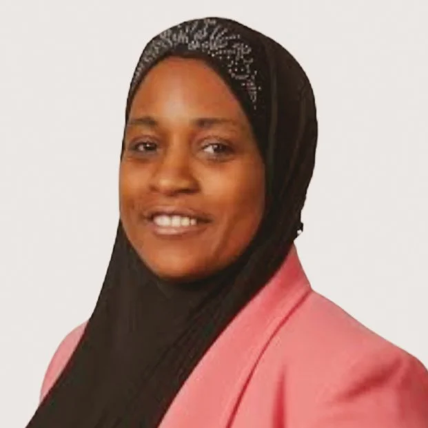 Headshot of smiling female tutor.