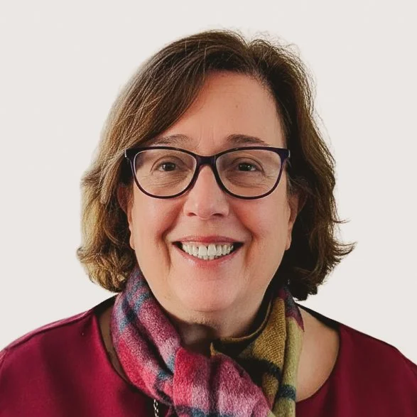 Headshot of smiling female tutor with short hair.
