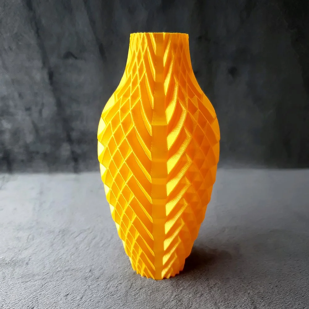 3D 프린팅으로 제작된 17cm 높이의 꽃 병 모형