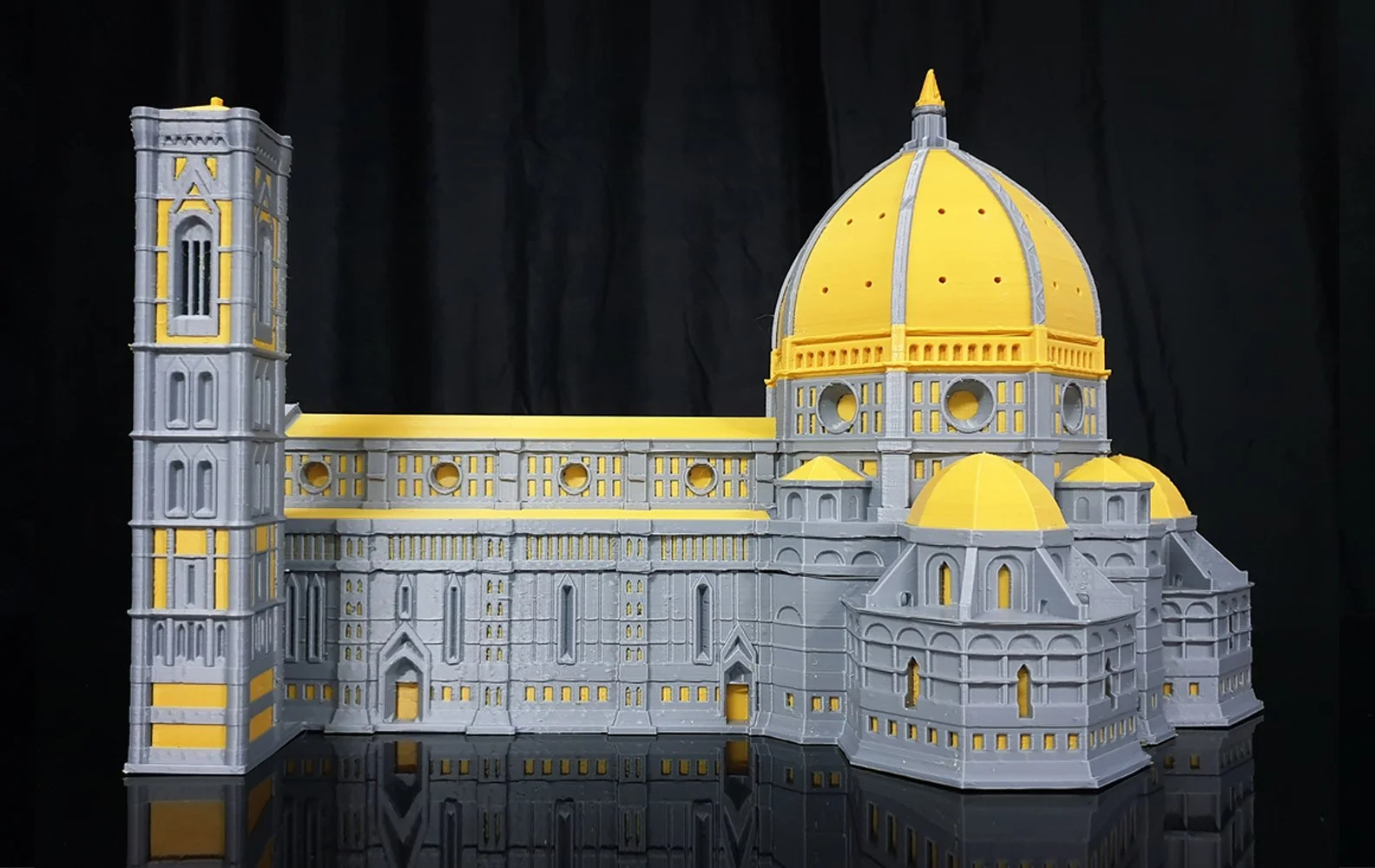 듀얼 3D 프린팅으로 제작된 가로 56cm 의 피렌체 두오모 성당 모형