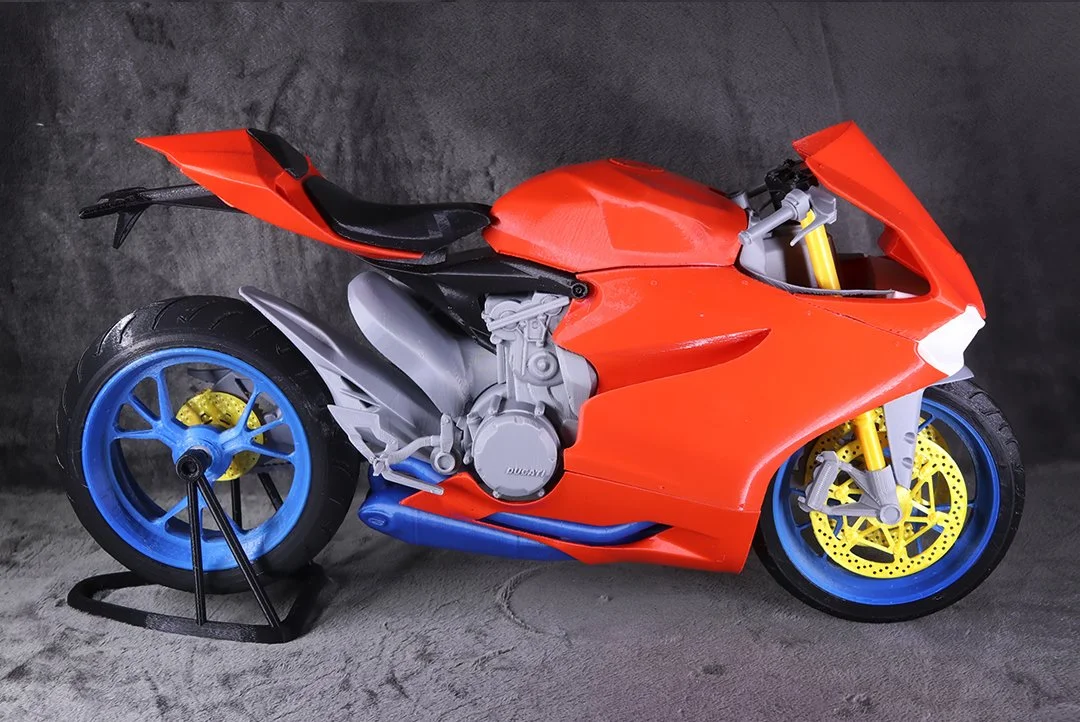 개별 3D 프린팅 후 조립한 오토바이 모형