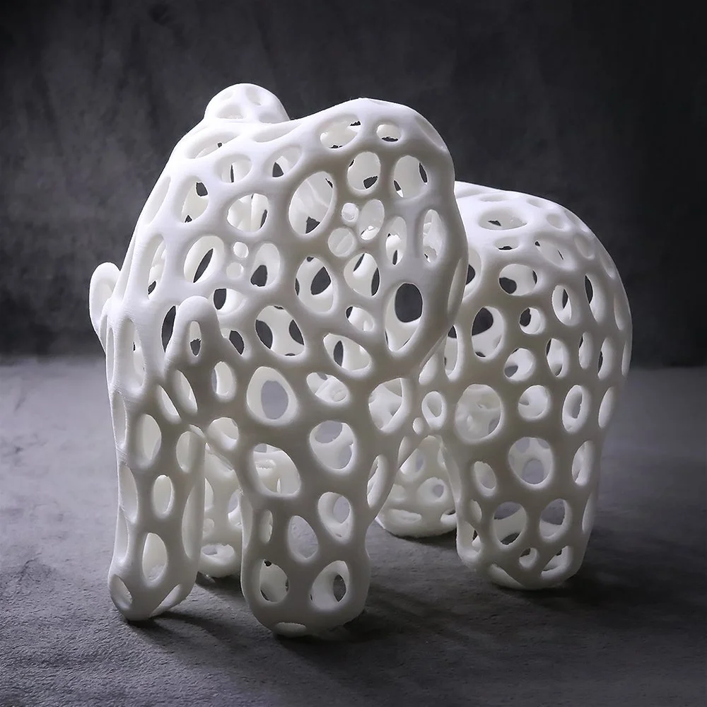 3D 프린팅으로 제작된 17cm 높이의 보로노이 스타일의 코끼리 모형