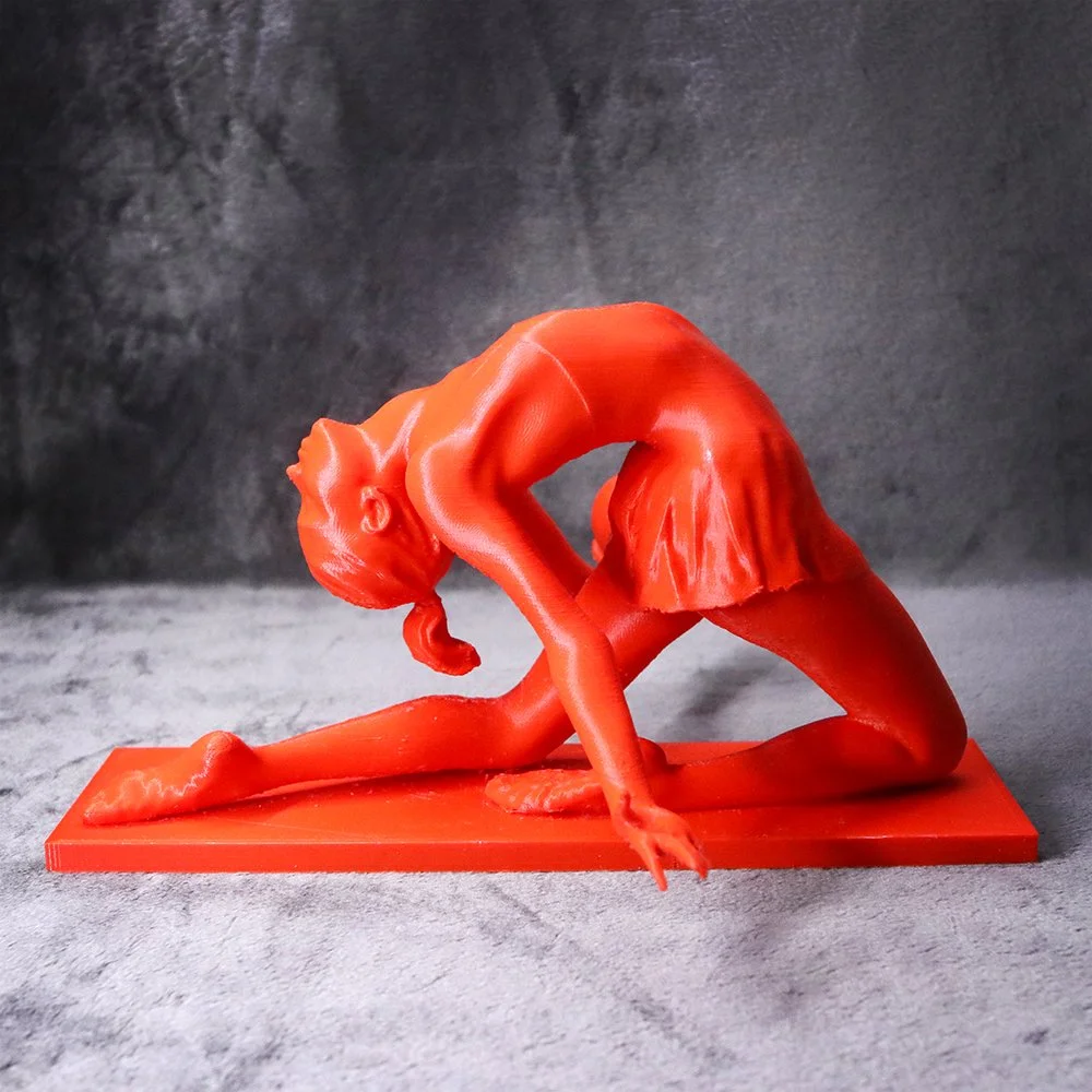 3D 프린팅으로 제작된 12cm 높이의 춤추는 소녀 모형