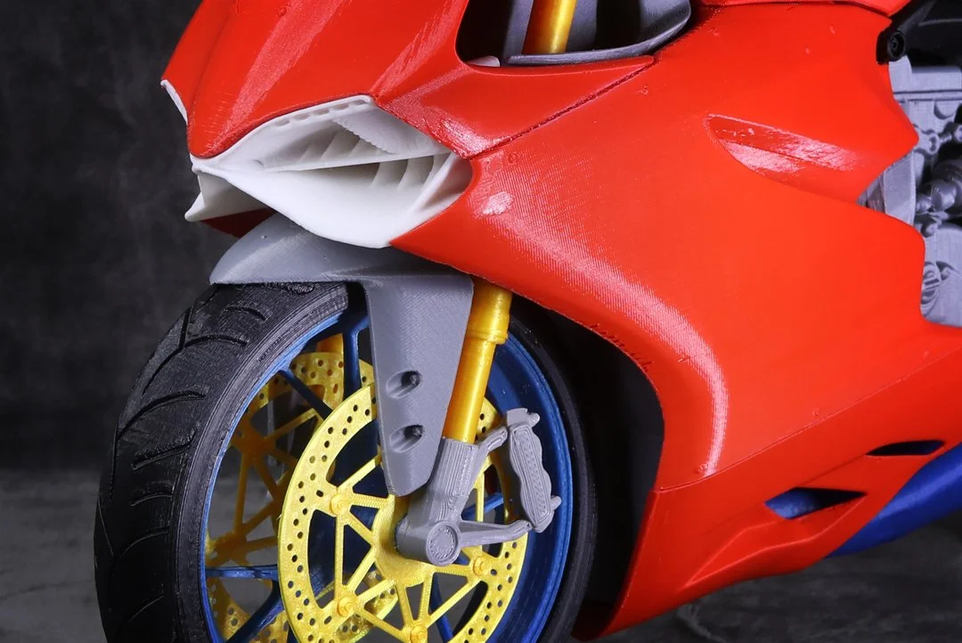 개별 3D 프린팅 후 조립한 오토바이 모형