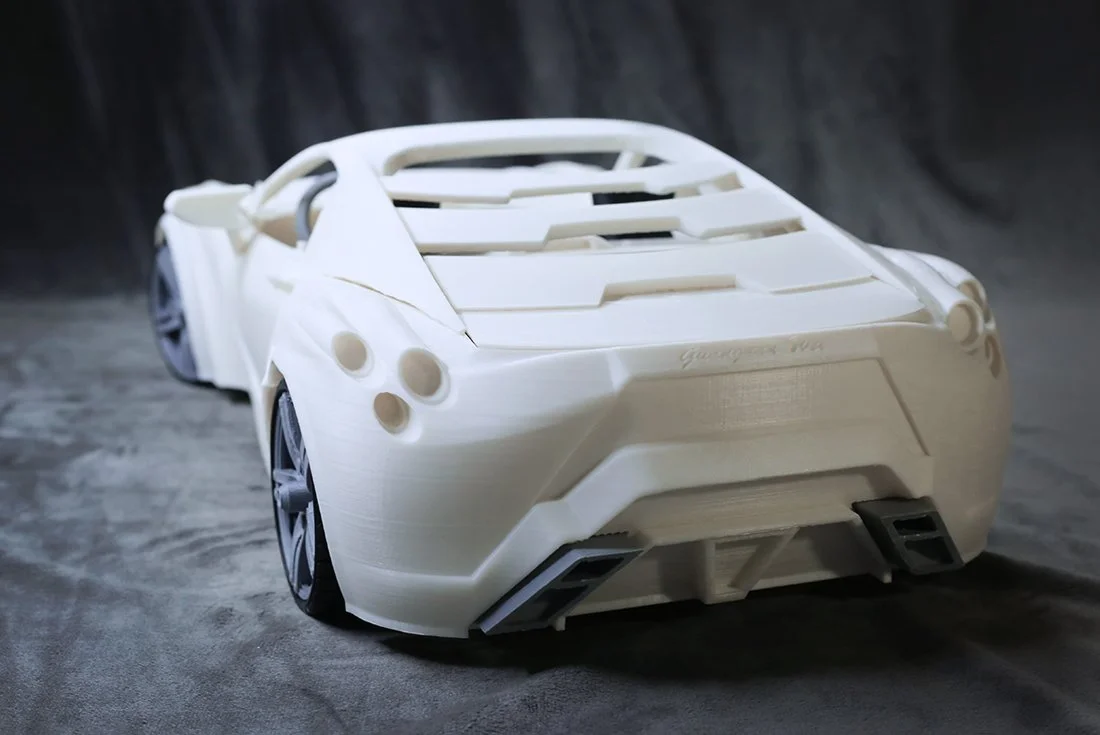 3D 프린팅으로 개별 출력 후 조립한 자동차 모형