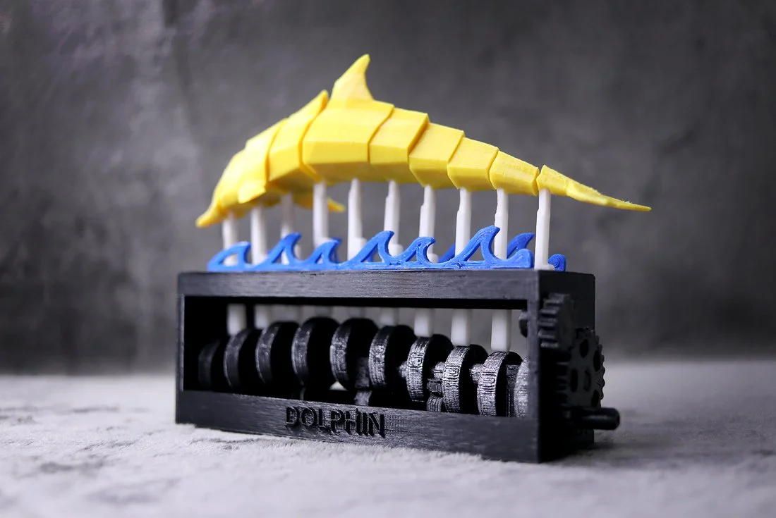 3D 프린팅으로 개별 출력 후 조립한 동작하는 돌고래 동작 모형