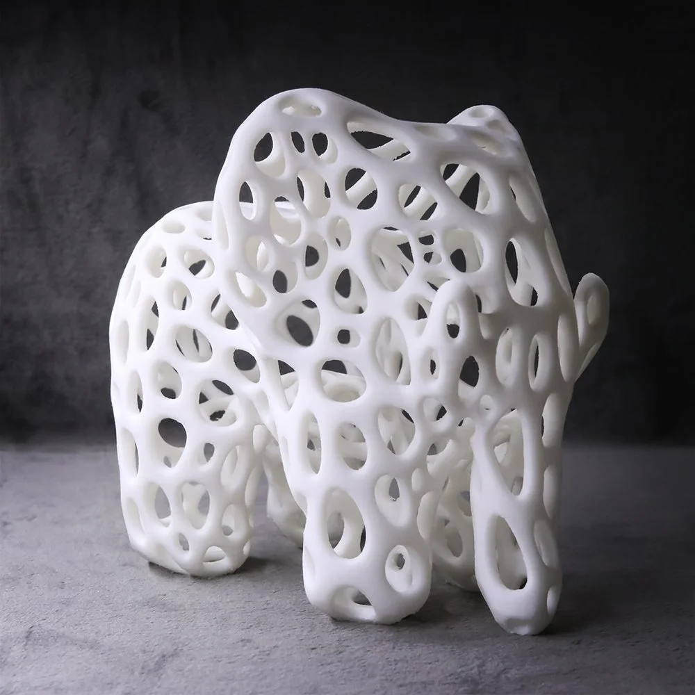 3D 프린팅으로 제작된 17cm 높이의 보로노이 스타일의 코끼리 모형