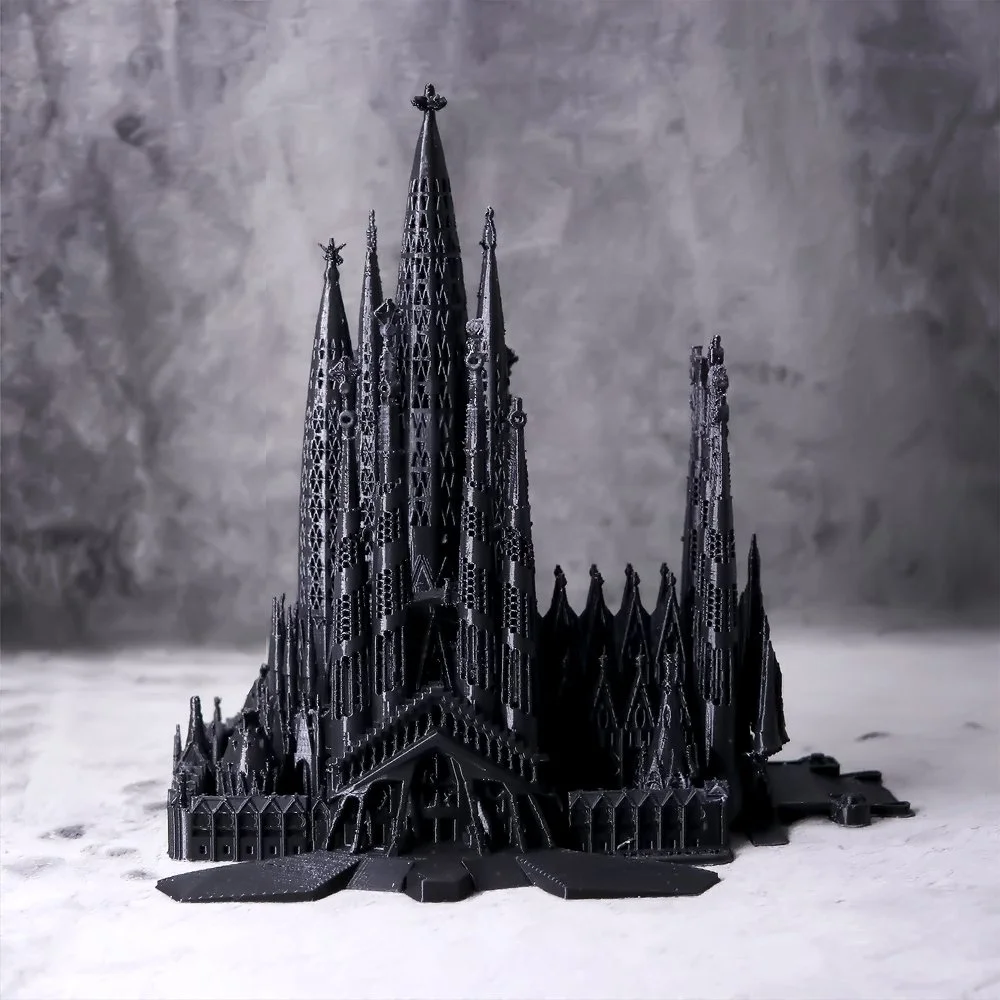 3D 프린팅으로 제작된 18cm 높이의 가우디의 사그라다 파밀리아 모형