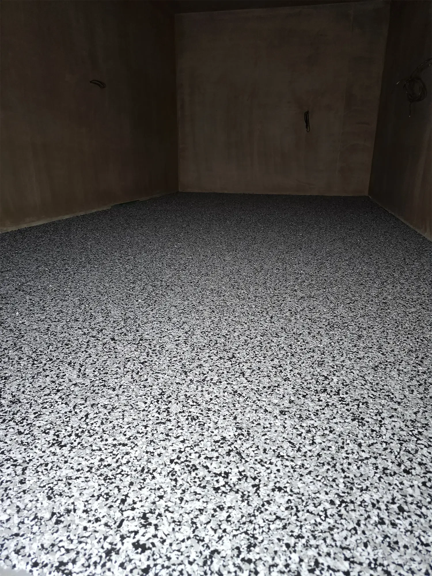 Room with a speckled resin flooring