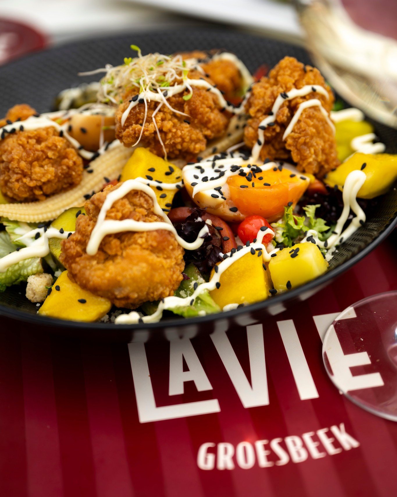 Morgen zijn we er weer.
Voor koffie in de ochtend,
lunch in de middag
en een borrel als je nog even wilt blijven zitten.

Vanaf 10:00 uur geopend.
Reserveer alvast via onze website.

#brasserielavie #groesbeek #nijmegen #lunch #koffie #borrel #terras