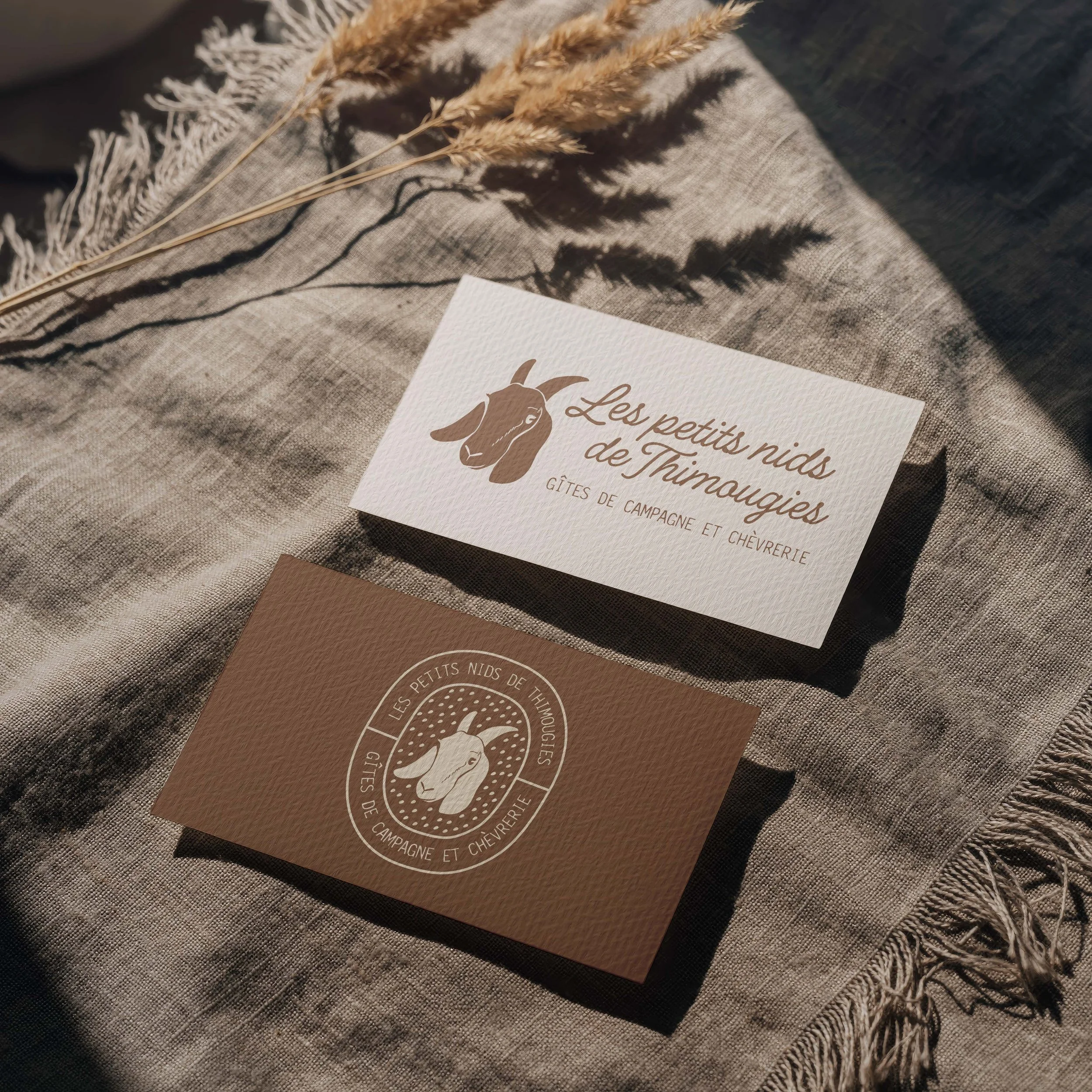 Design de carte de visite avec logo illustré pour un gite de campagne par Pauline bans