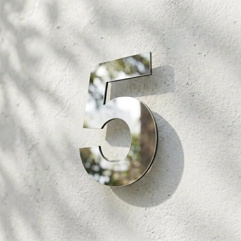 Peilikirkasteras-talonumero – kiiltävä ruostumaton teräs