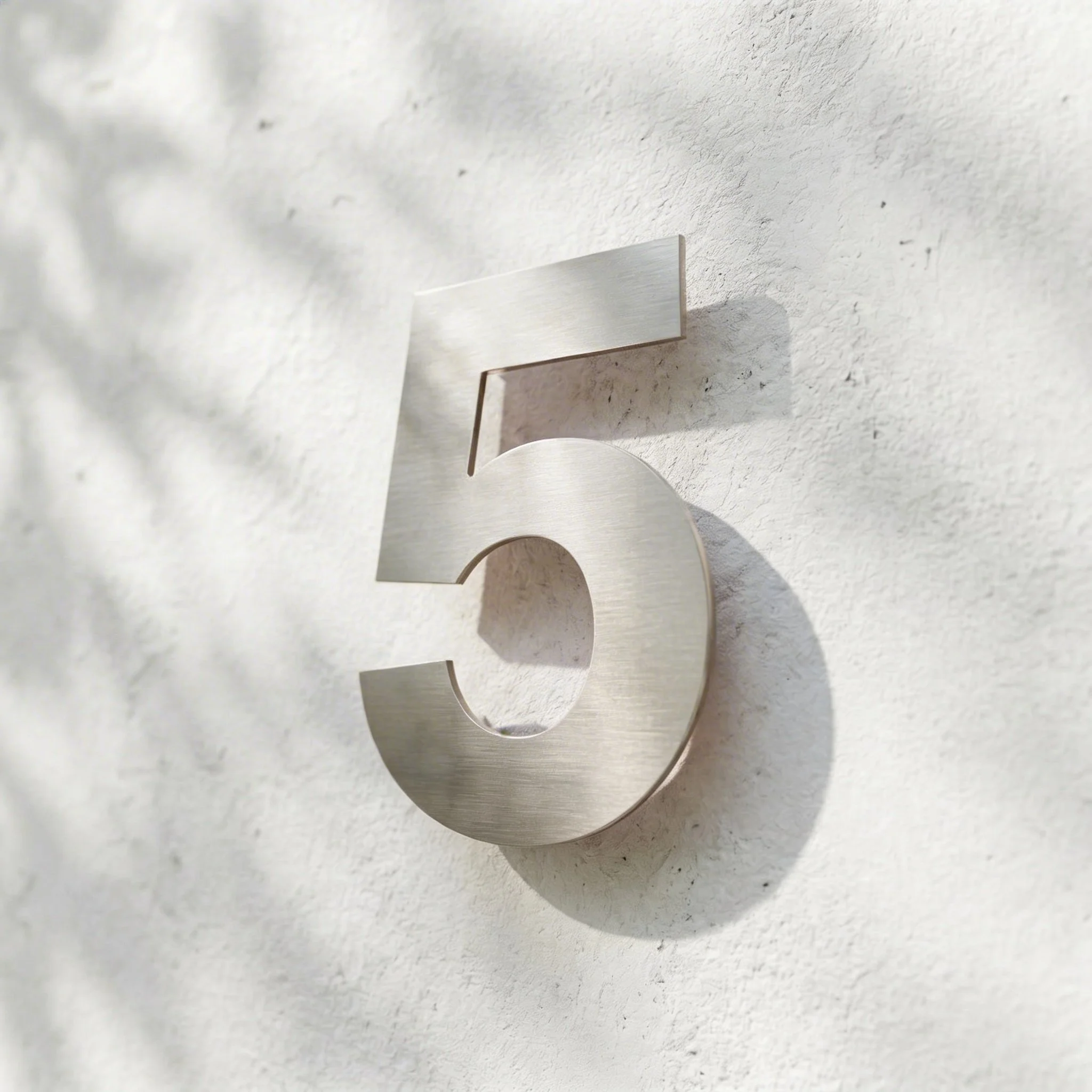 Harjattu ruostumaton teräs -talonumero – hienovarainen rakenne kaikille julkisivuille