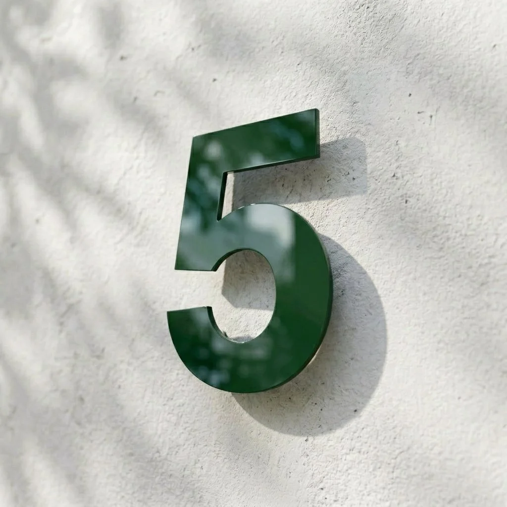 Pulverlackerat stål husnummer i grön RAL-kulör