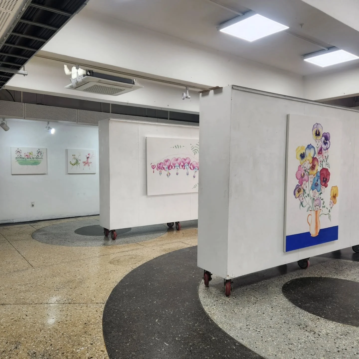 Today marks the end of my last solo show in Seoul.

<Dystopian Garden> showcased a collection of works about societal issues through metaphors from nature, made in korean paper hanji 한지. The pieces exhibited here have come together within the p