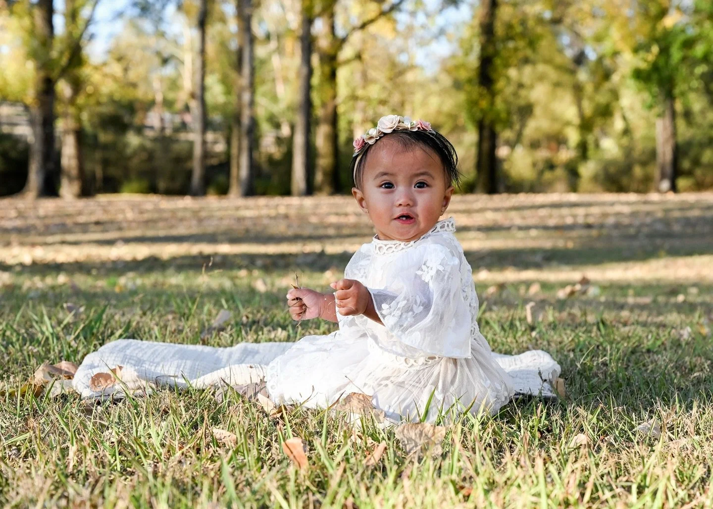 A beautiful, Autumn afternoon to match a gorgeous little birthday girl. 

The parklands of @uninewengland turning it on for #goldenhour 

#lifestylephotography #familyphotography #nikonz2470f28s #kidsphotography