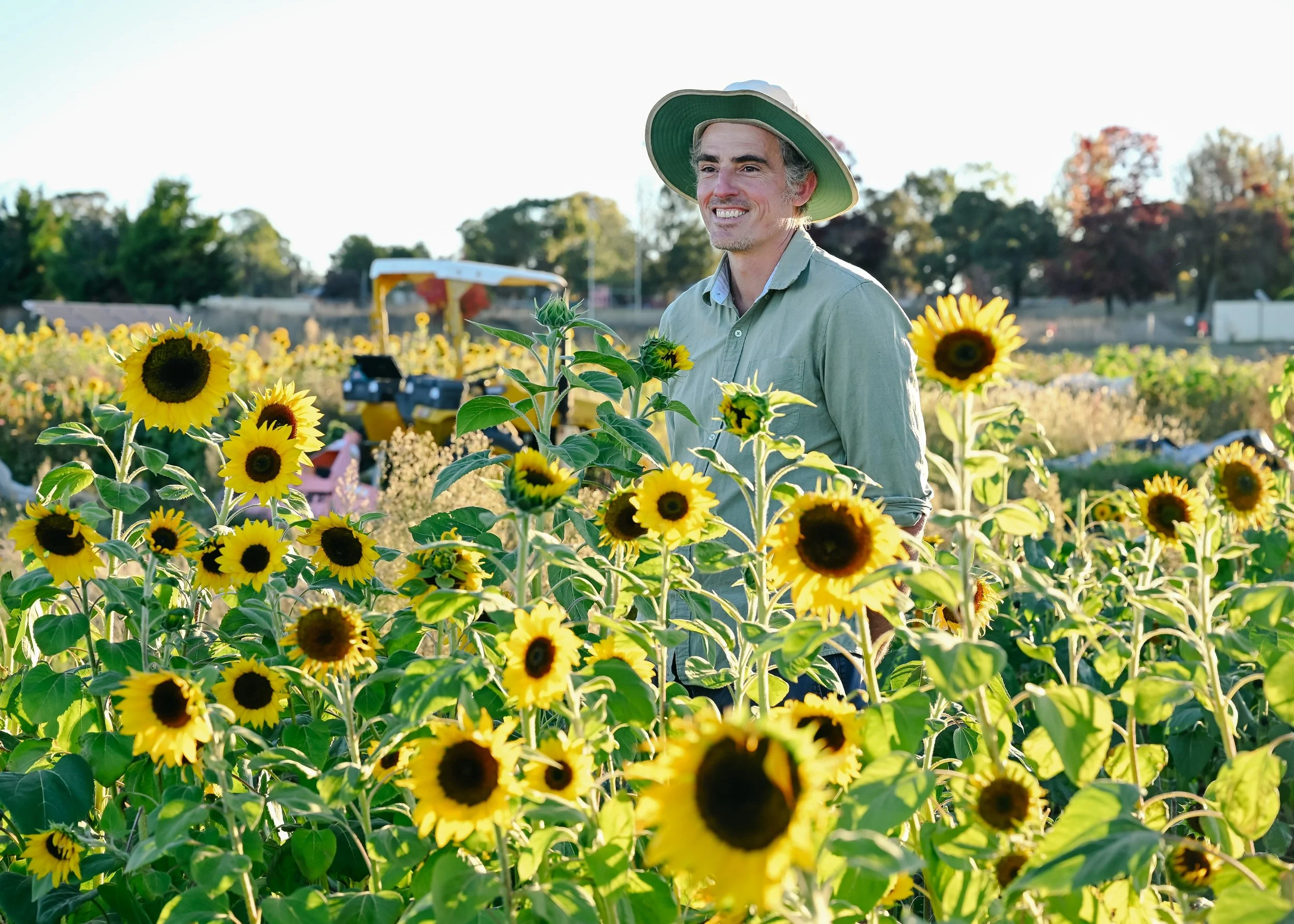It would be hard not to feel happy with all of these smiley sunflowers around you.

Another one of my favourite images of Marcel from @creeklandflowers

#sunflower #flowerfarmer #portraitphotography #lifestylephotography #nikonz6iii @nikonaustralia